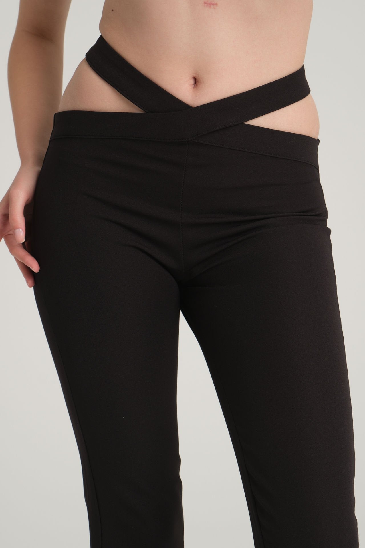Cut Out  Siyah Pantolon